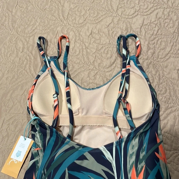 Cute Swimsuit - Picture 5 of 10